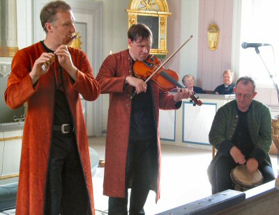 Svenska folktrion Bsk i Nskers kyrka, Urkult 2004.